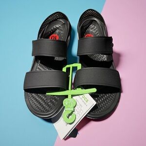 CROCS NWT Lite Stride Foam Technology By CROCS Black Sandals Size 10 (SH015)